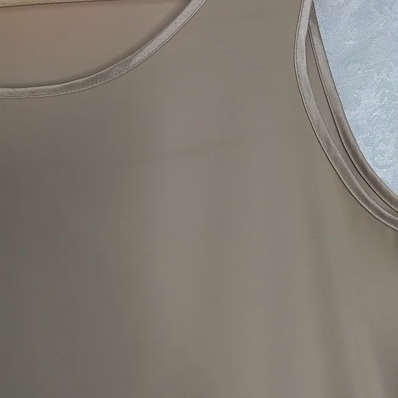 Liz Baker tan smooth tank with cream shiny trim size L - Picture 5 of 7